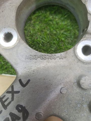 Цапфа поворотна ліва AG135B759A FORD