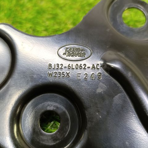 Кронштейн подушки (опори) двигуна, правої BJ326L062AA LAND ROVER