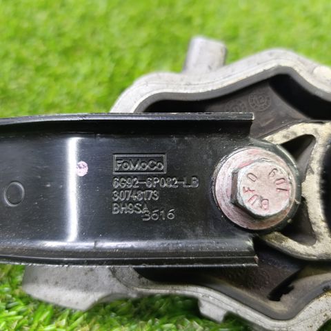Подушка (опора) двигуна, нижня BJ326L063AA LAND ROVER