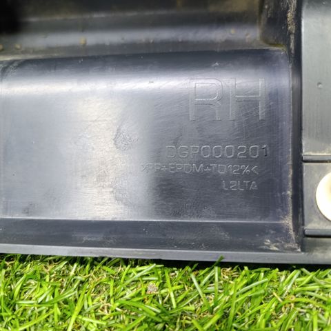 Молдинг передніх правих дверей DGP000202PCL LAND ROVER