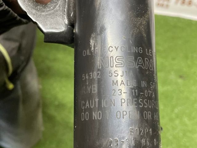 Стійка передня права E43025SJ1B NISSAN