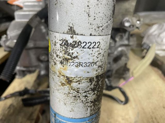 Амортизатор задньої підвіски E62005JU1A NISSAN
