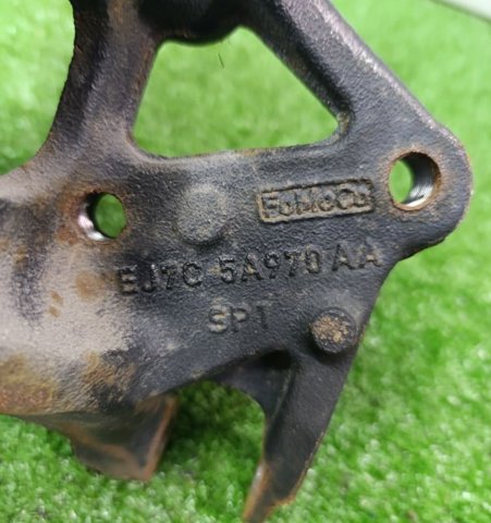 Кулак поворотний правий EJ7Z5A968B FORD