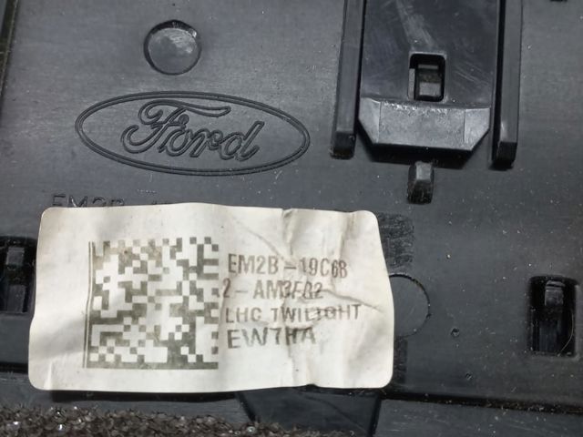 Решітка повітропровода EM2B19C682AM FORD