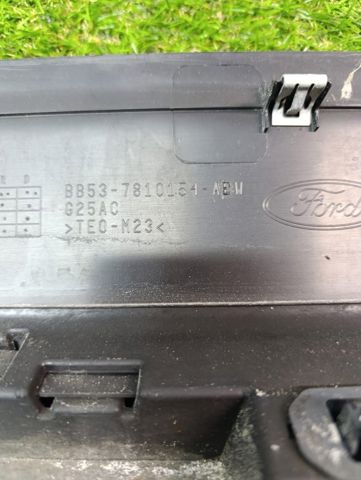 Накладка зовнішня (молдинг) порога, правий FB5Z7810176AA FORD