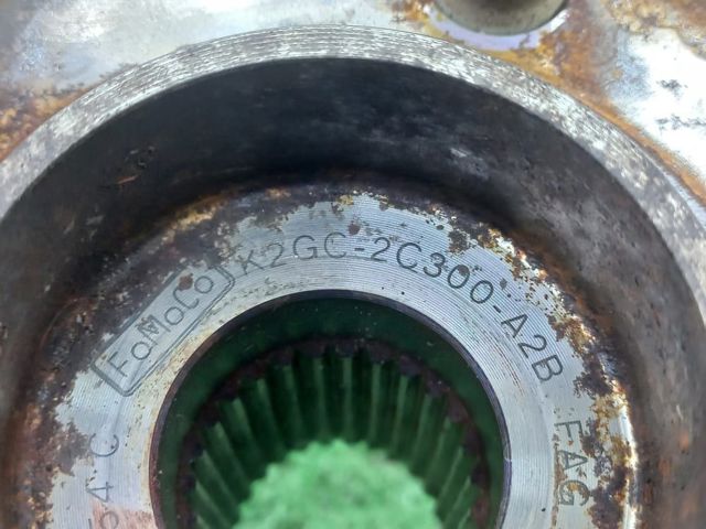 Маточина (передня) K2GC2C300A2B FORD