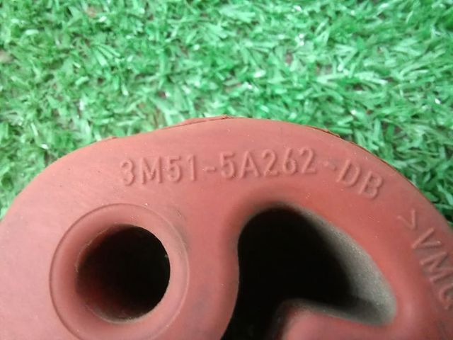 Кронштейн кріплення глушника LR000593 LAND ROVER