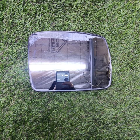 Скло дзеркала заднього виду, правого LR017067 LAND ROVER