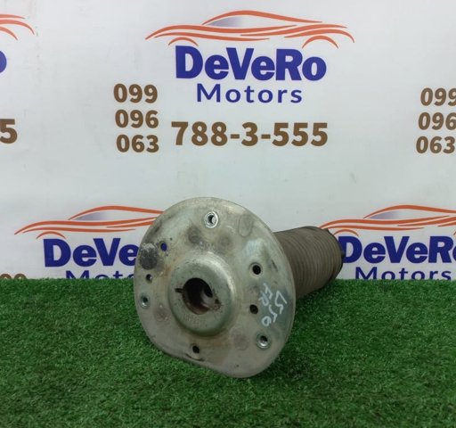 Кріплення переднього амортизатора LR024477 LAND ROVER