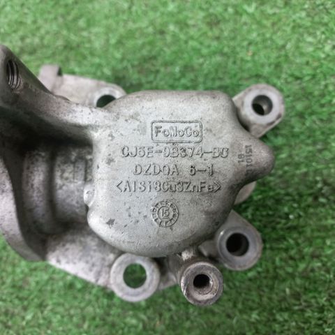 Кронштейн паливного насоса ПНВТ LR035936 LAND ROVER