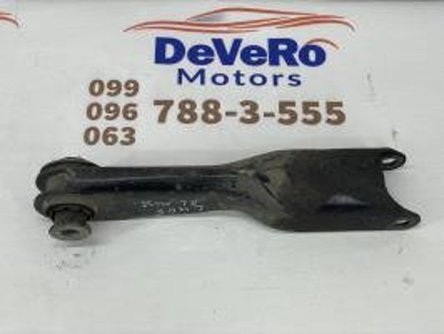Важіль задньої підвіски нижній, правий LR037702 LAND ROVER
