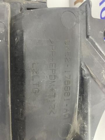 Кронштейн бампера заднього, центральний LR037923 LAND ROVER