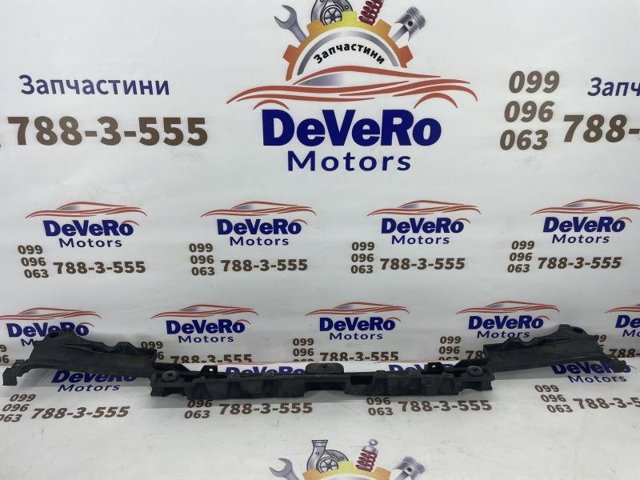 Кронштейн бампера заднього, центральний LR037923 LAND ROVER