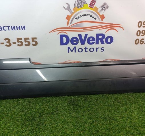 Молдинг передньої лівої двері, нижній LR048805 LAND ROVER