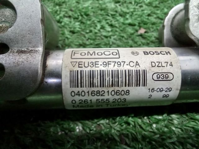 Паливна рампа LR054874 LAND ROVER