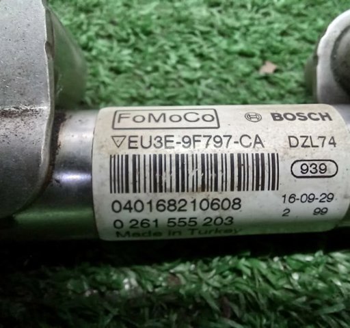 Розподільник палива LR054874 LAND ROVER