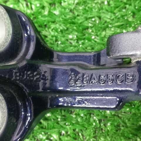 Петля передніх дверей, лівою LR056352 LAND ROVER