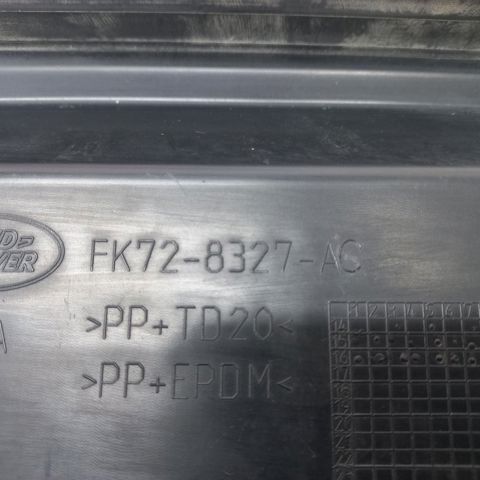 Повітропровід / дефлектор радіатора, верхній LR058476 LAND ROVER