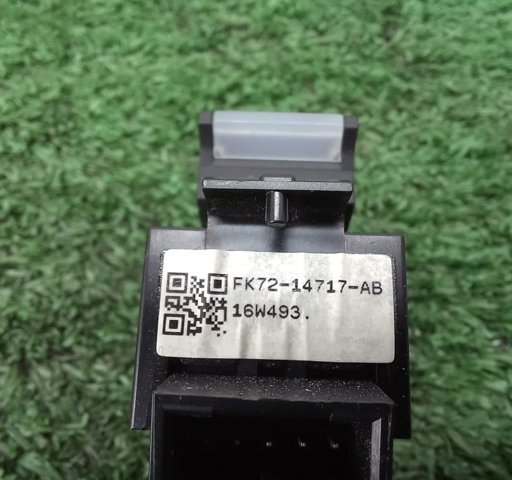 Кнопка вмикання двигуна склопідіймача передня права LR059773 LAND ROVER