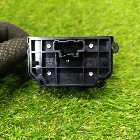 Клавіша електромеханічного гальма стоянки LR060857 LAND ROVER