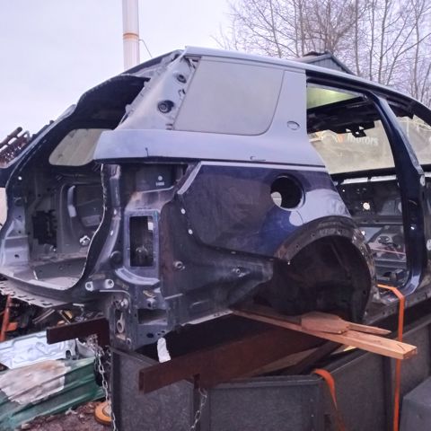 Крило заднє праве LR060975 LAND ROVER