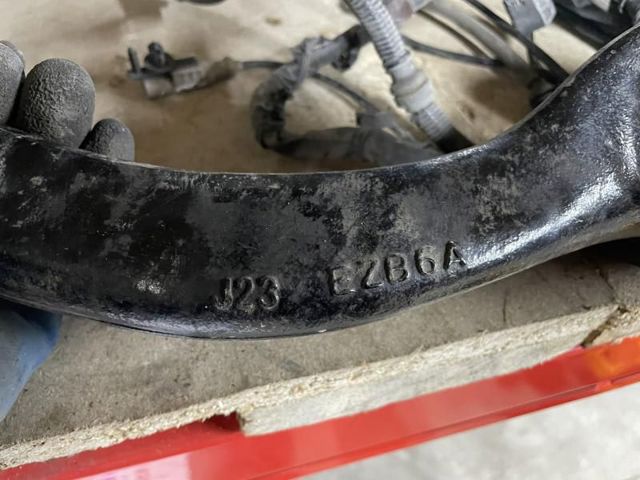 Важіль передній лівий LR073465 LAND ROVER
