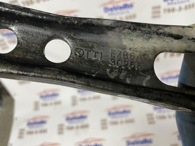 Важіль передній лівий LR078479 LAND ROVER