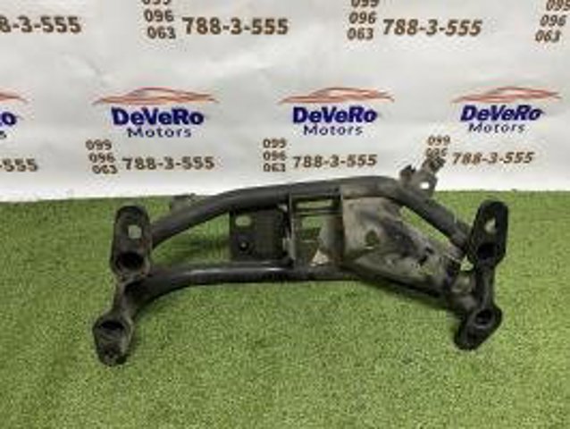 Кріплення трансмісії LR084110 LAND ROVER