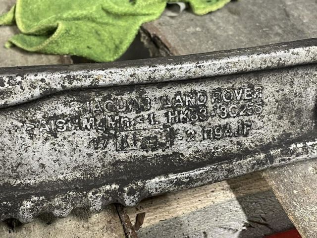 Поперечний важіль LR090504 LAND ROVER