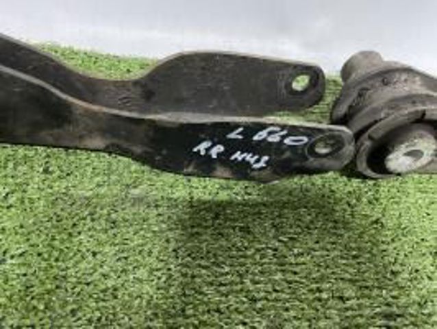 Балансир задній правий LR090537 LAND ROVER