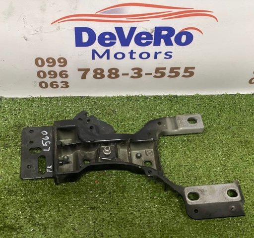 Кронштейн бампера переднього LR091875 LAND ROVER