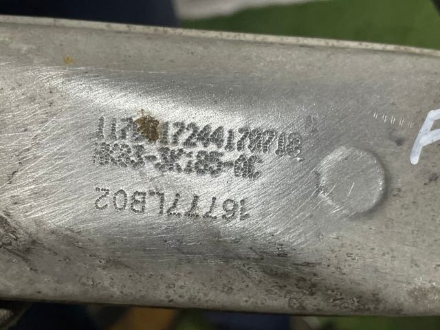 Цапфа поворотна права LR093817 LAND ROVER
