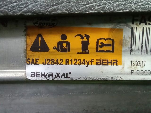 Охолоджувач повітря LR097253 LAND ROVER