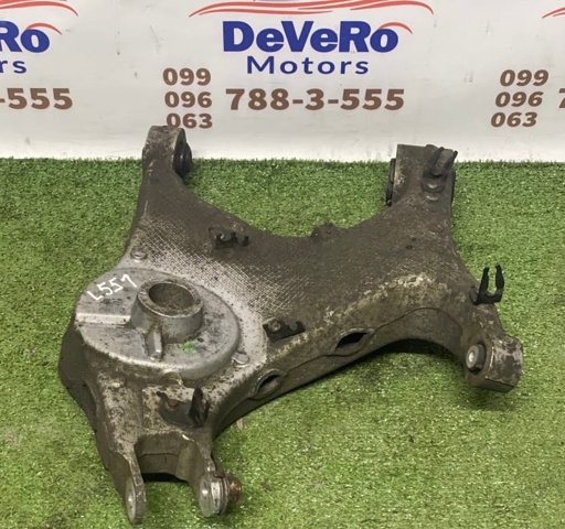 Балансир задній нижній, правий LR098947 LAND ROVER