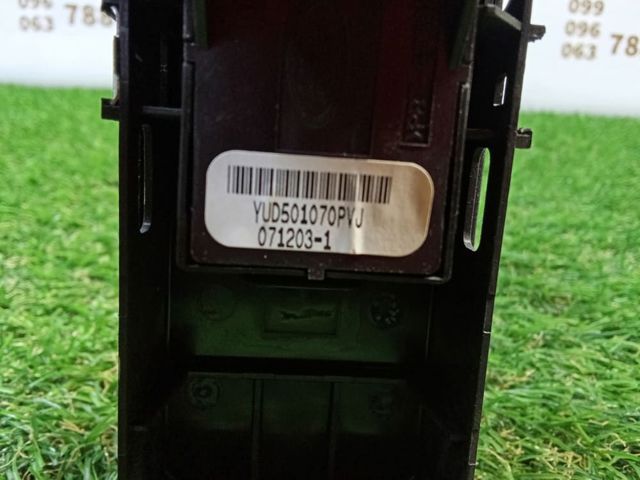 Кнопка підйомника переднього правого скла YUD501070PVJ LAND ROVER