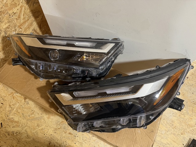 Фара основна ліва 811500R350 TOYOTA