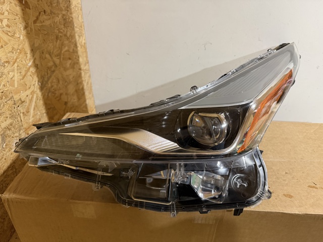 Фара дальнього світла в зборі 8118547860 TOYOTA