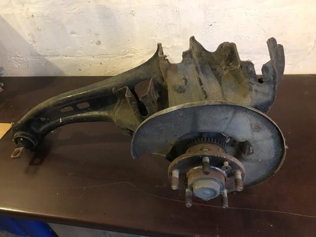Цапфа поворотна права G21B261A1 MAZDA