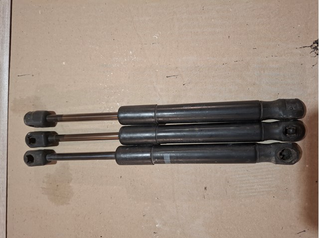 Амортизатор кришки багажника BN8W56930B MAZDA