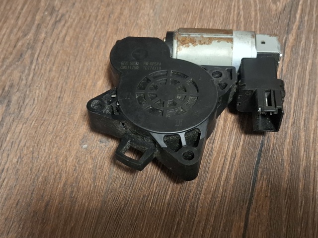 Двигун склопідіймача двері передньої, правої G22C5858X MAZDA