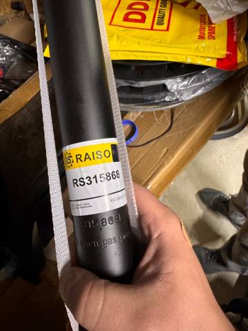 Стійка амортизатора задня RS315868 RAISO