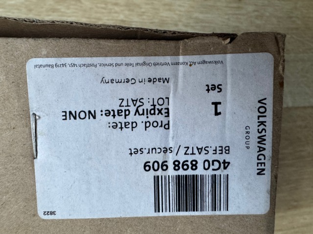 Опора порога (кріплення) 4G0898909 VAG