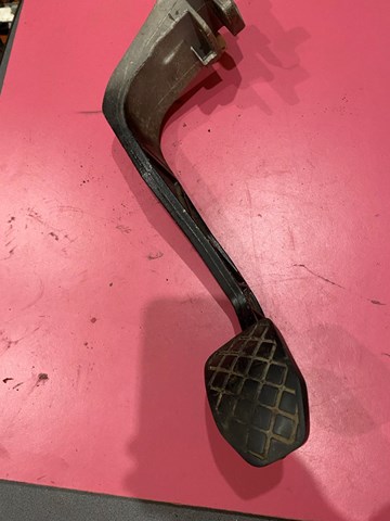 Педаль щеплення 8D1721316D VAG