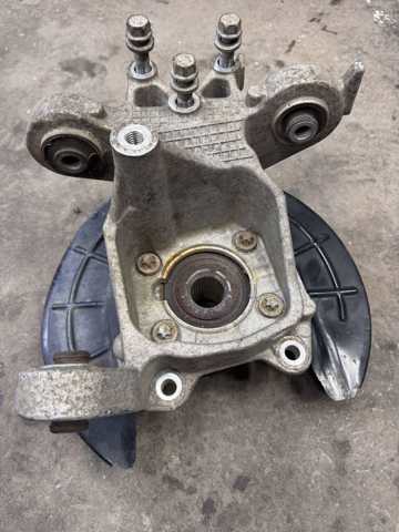 Цапфа поворотна права 05090072AC CHRYSLER