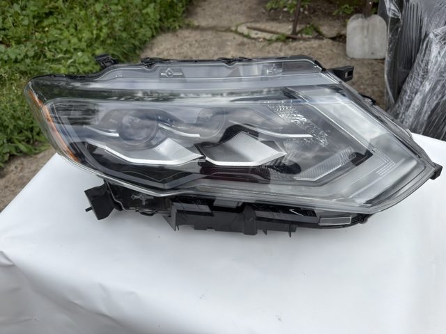 Фара комбінована, передня 260106FL5A NISSAN