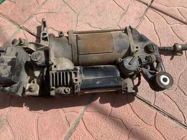 Компресор пневмопідкачкою (амортизаторів) 7L0616007F VAG