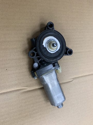 Двигун склопідіймача двері передньої, правої 824603S001 HYUNDAI