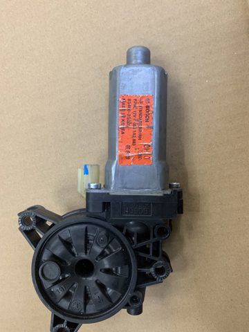 Моторчик склопідйомника двері задніх, правих 834603S001 HYUNDAI