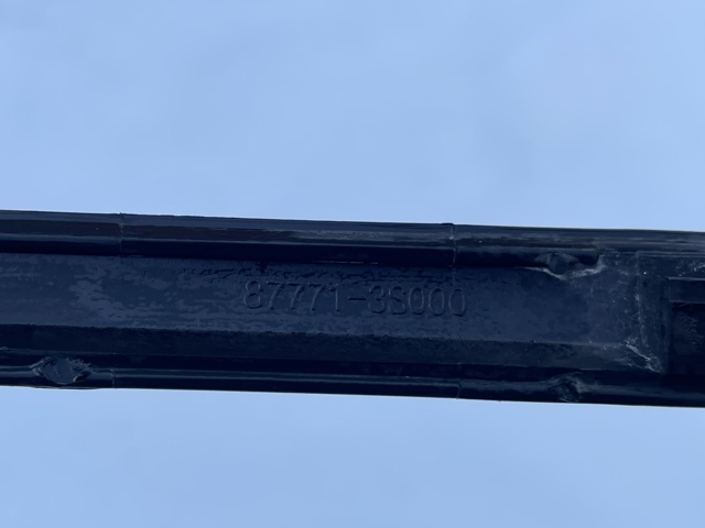 Молдинг переднього лівого крила 877713S000 HYUNDAI