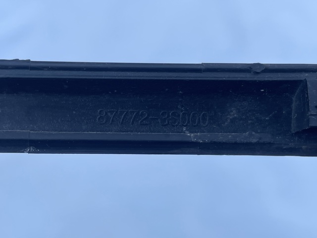Молдинг переднього правого крила 877723S000 HYUNDAI